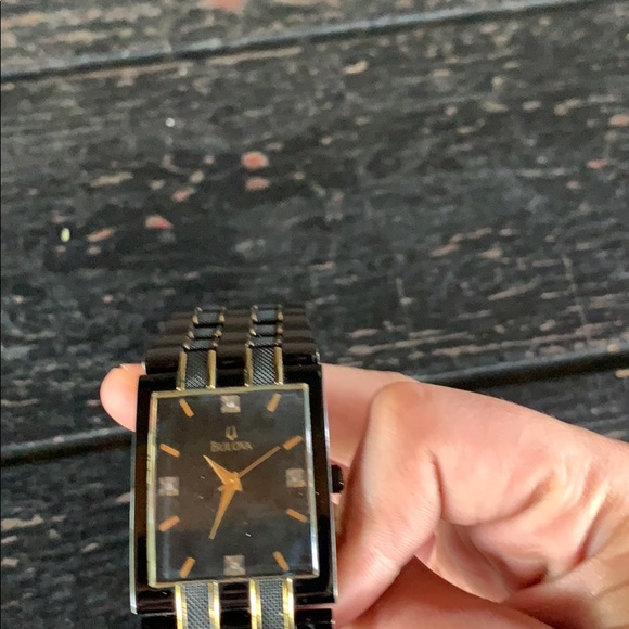 A bulova watch - Picture 2 of 5